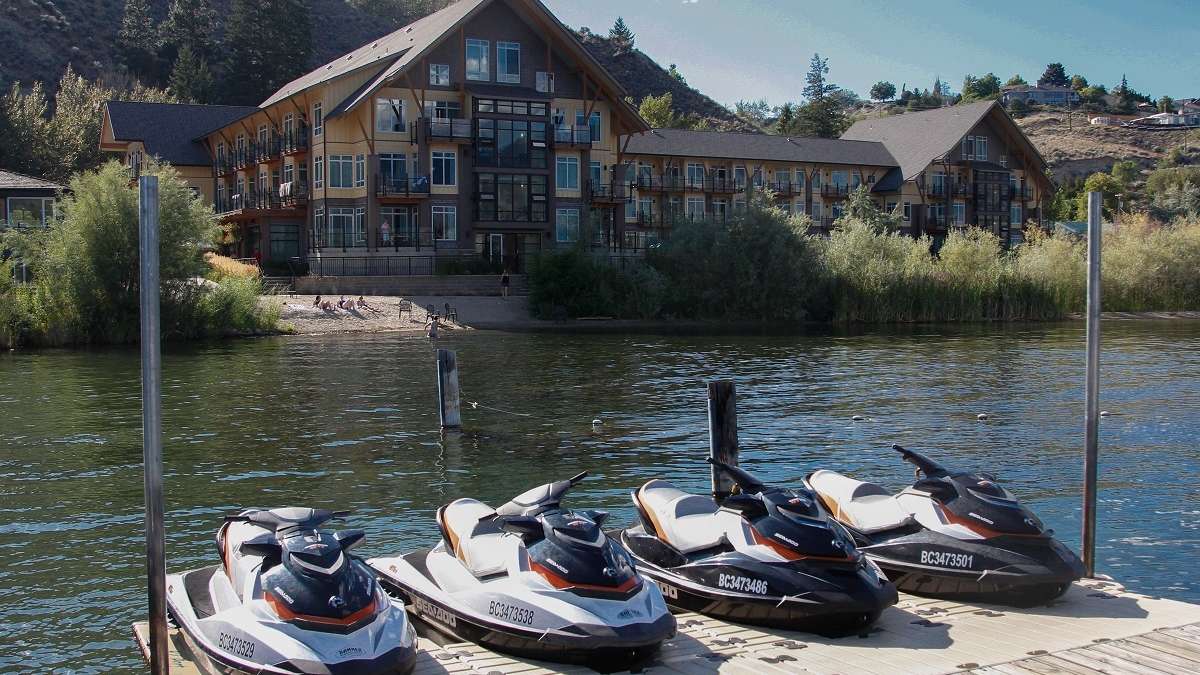 Resort With Jet Skis Sm