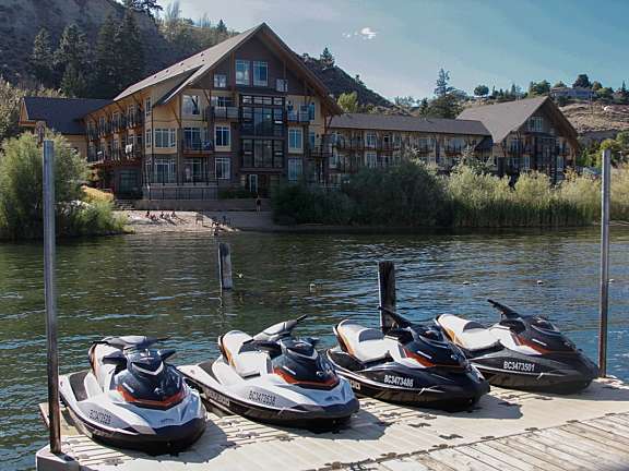 Resort With Jet Skis Sm