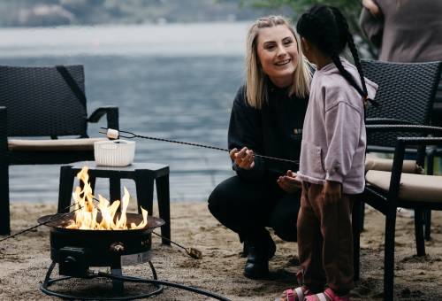 Campfire & S’mores at Summerland Waterfront Resort—free for guests! Enjoy lakeside fires with Okanagan staff leading the fun all summer long.